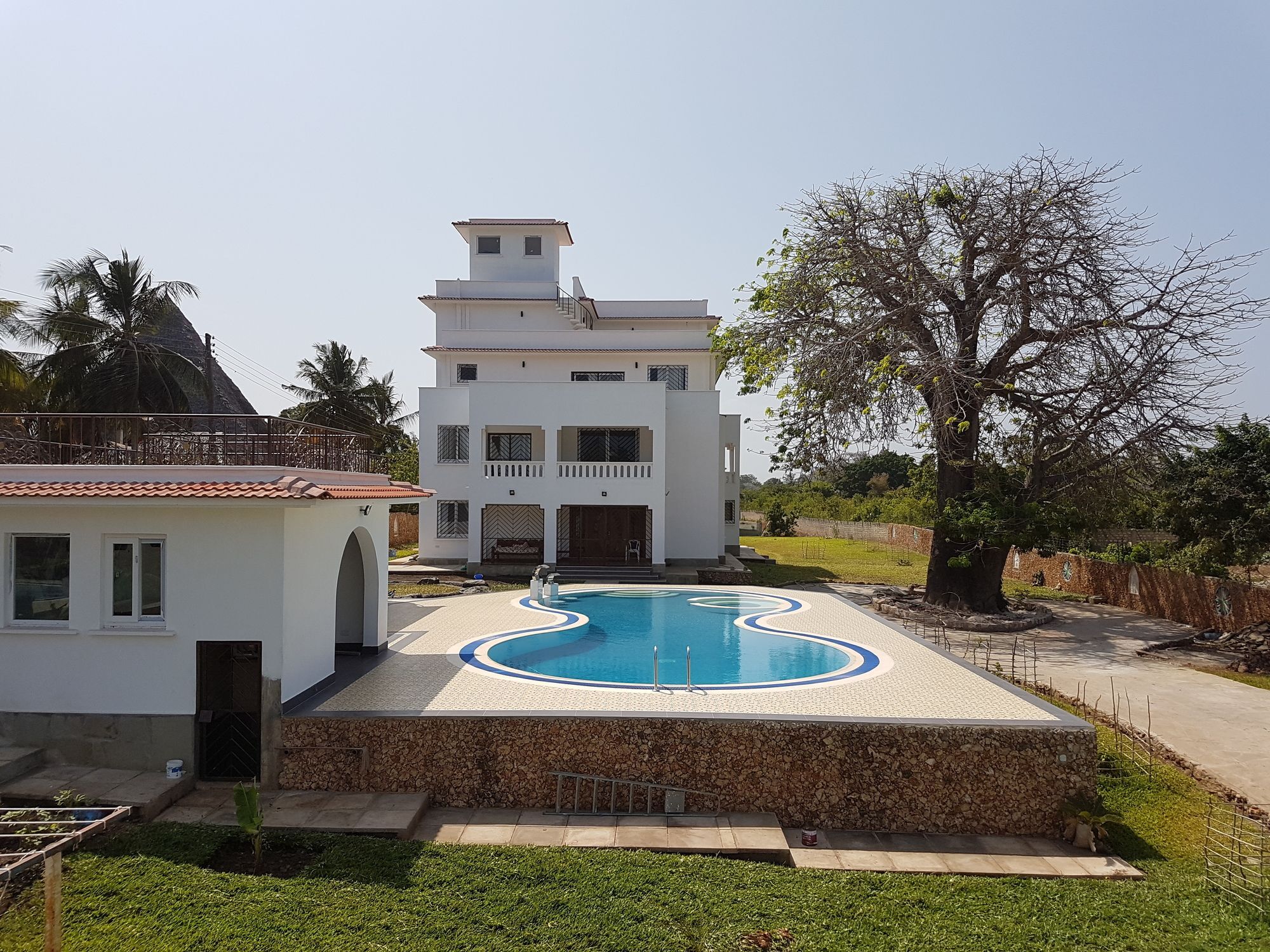 Queens Chateau Boutique Villa Diani Beach Exterior photo