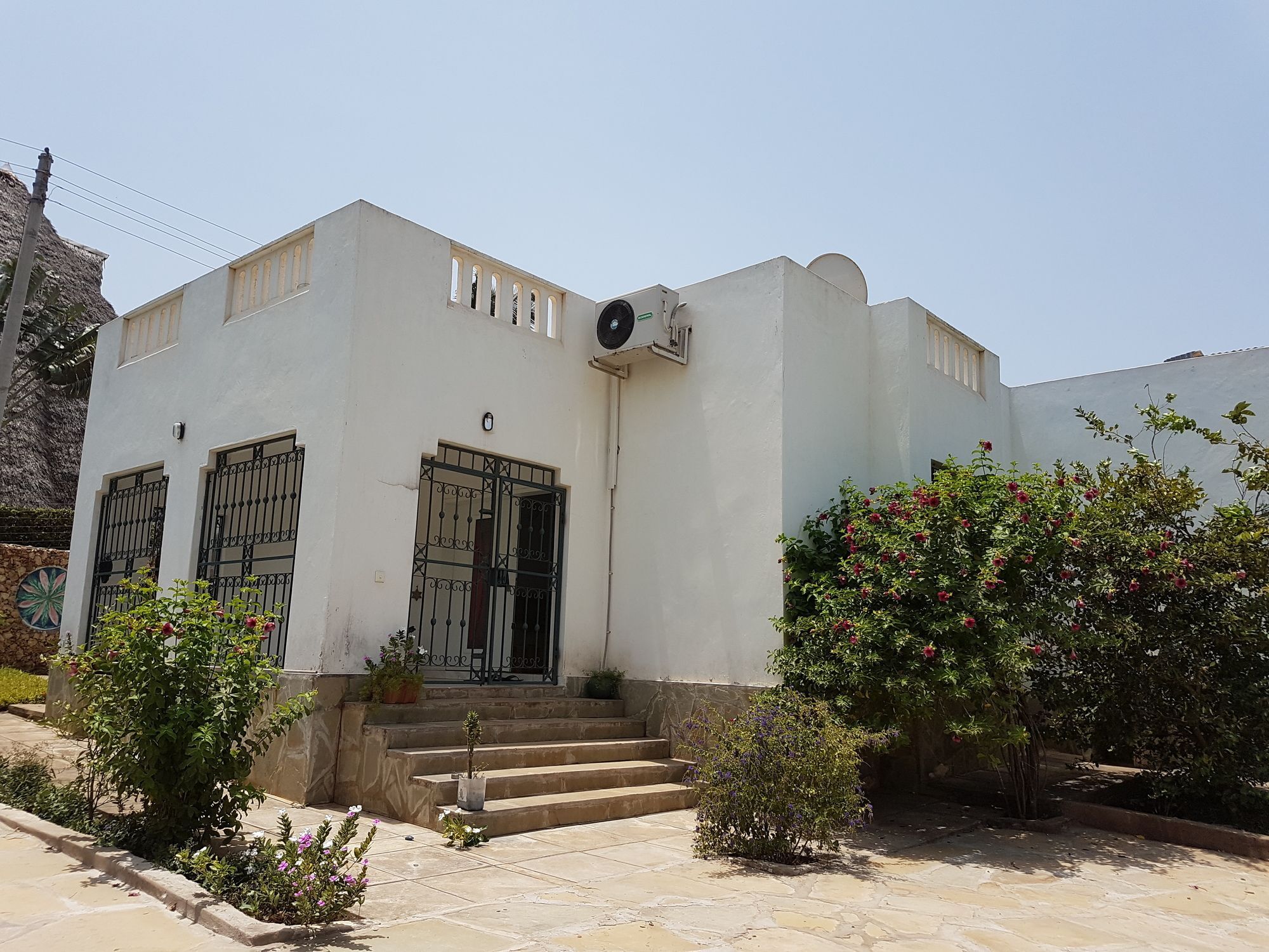 Queens Chateau Boutique Villa Diani Beach Exterior photo